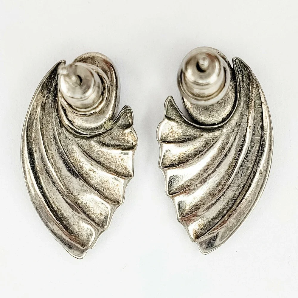 Vintage Post Earrings‎ Silver Tone Faux Turquoise Ribbed Fan Wing Southwestern